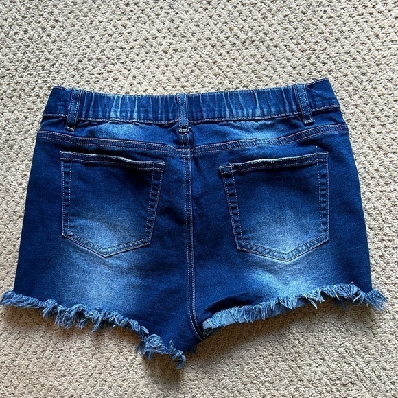 LookBookStore Distressed Dark Wash Jean Shorts Size Medium Frayed Raw Hem - Picture 4 of 6